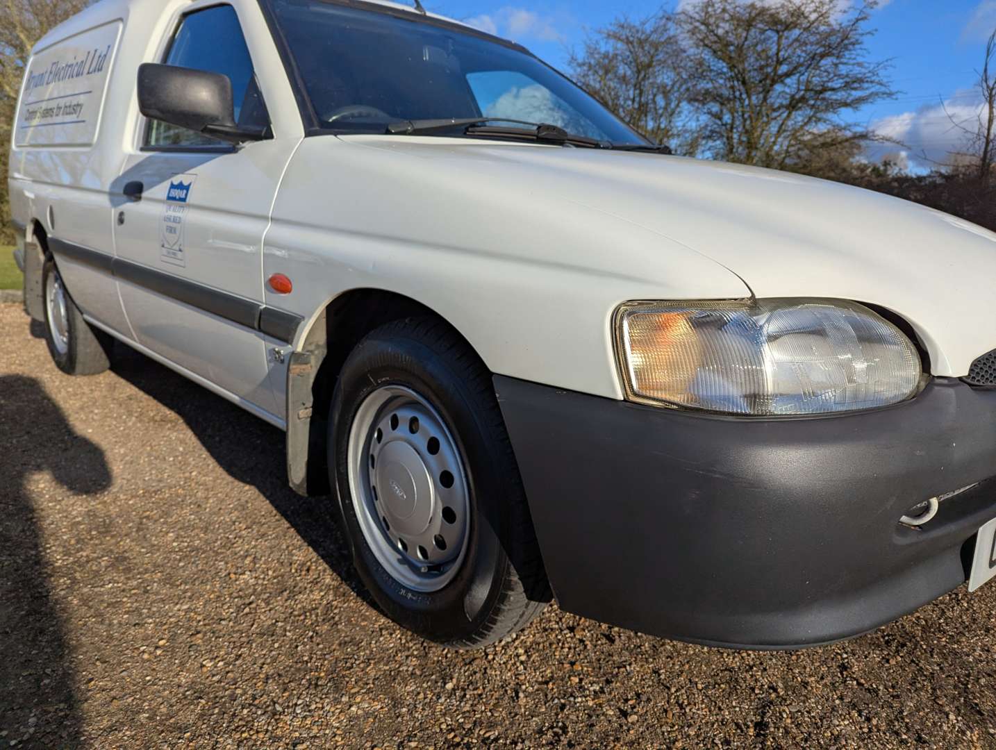 <p>2001 FORD ESCORT 55 D VAN ONE REGISTERED OWNER</p>