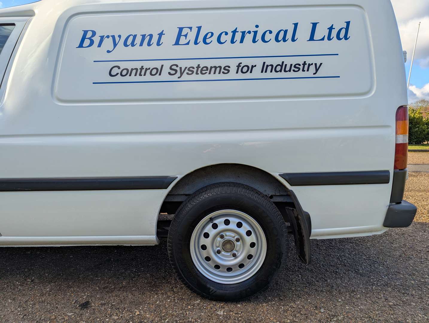 <p>2001 FORD ESCORT 55 D VAN ONE REGISTERED OWNER</p>