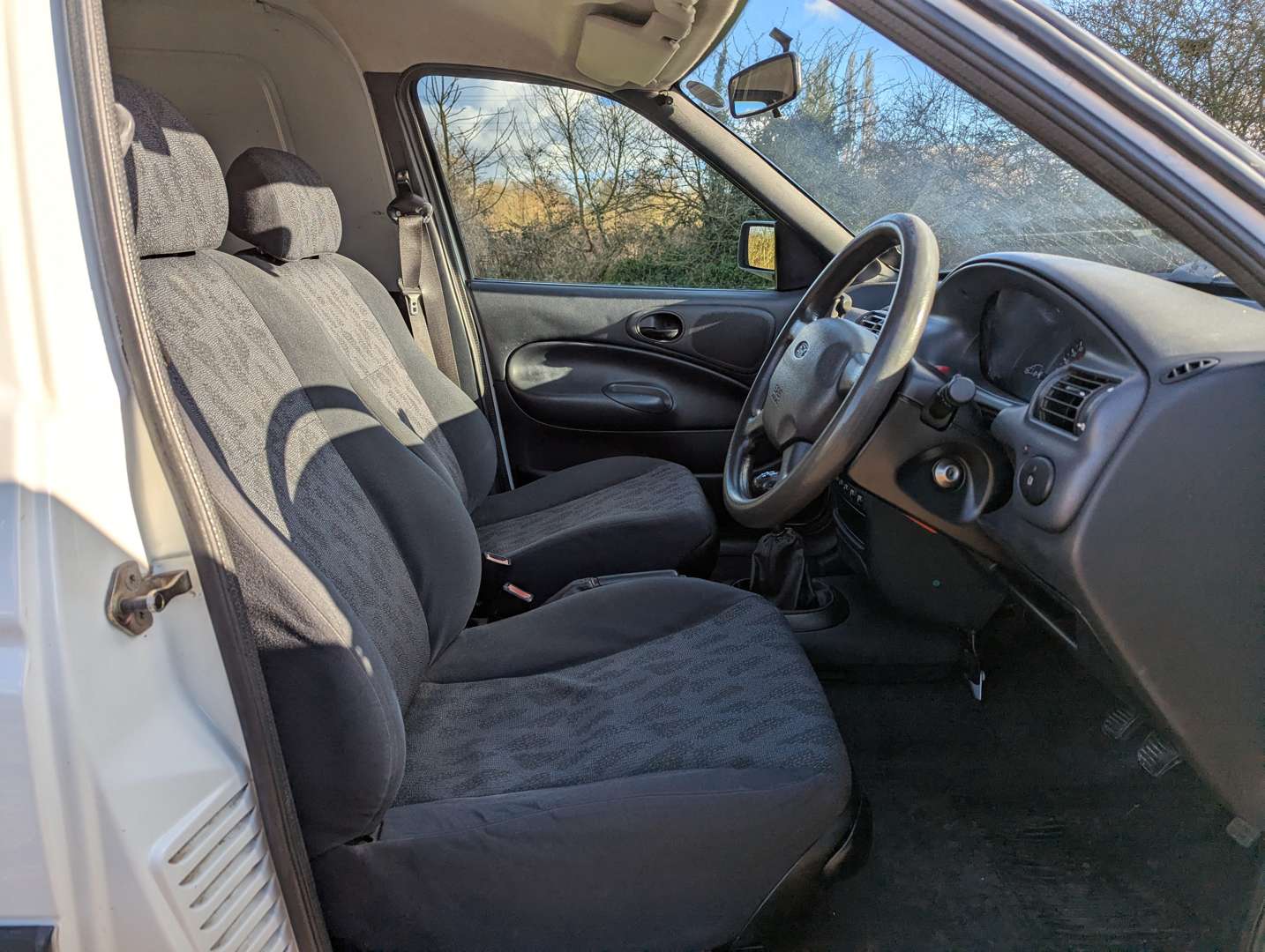 <p>2001 FORD ESCORT 55 D VAN ONE REGISTERED OWNER</p>