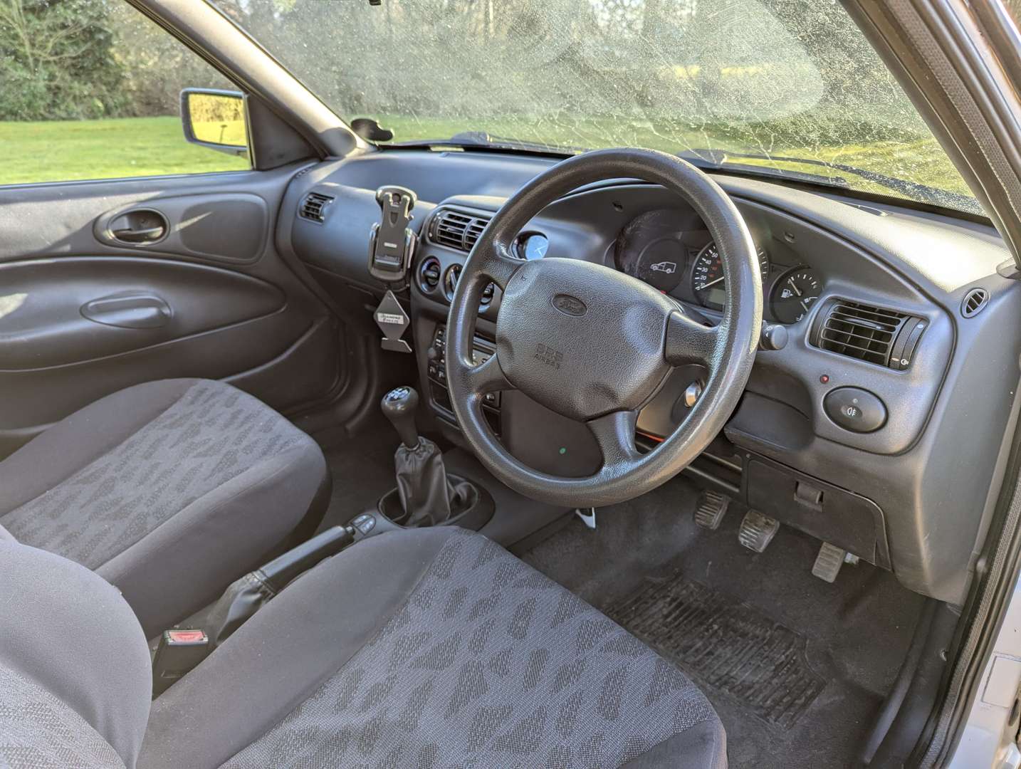 <p>2001 FORD ESCORT 55 D VAN ONE REGISTERED OWNER</p>