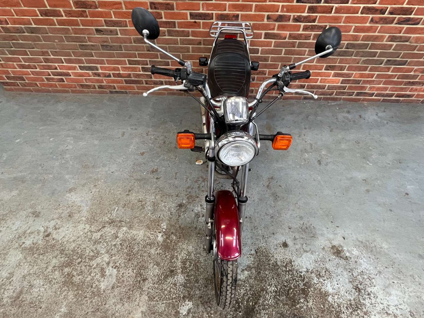 <p>2002 YAMAHA SR 125</p>
