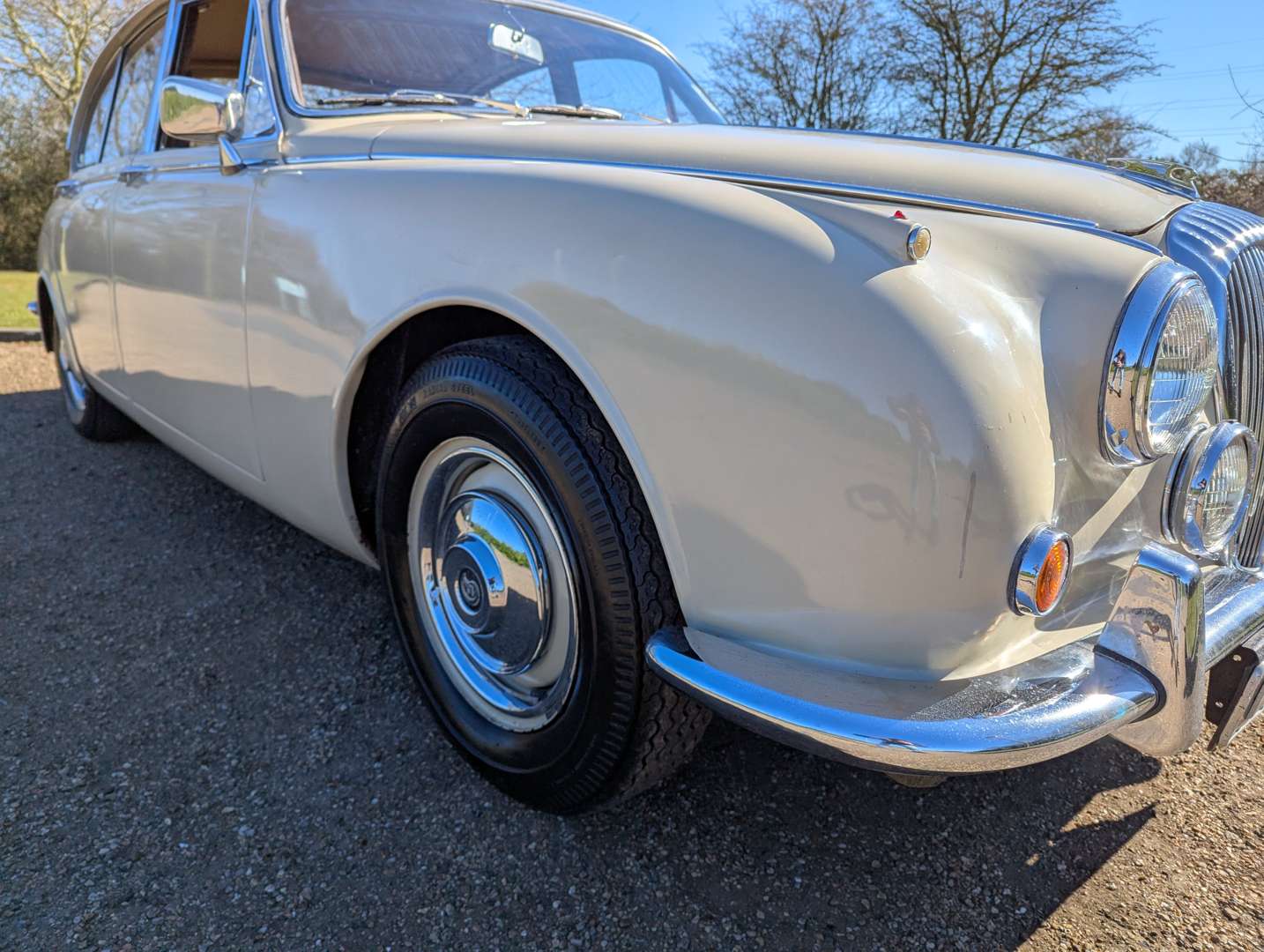 <p>1968 DAIMLER V8 250</p>