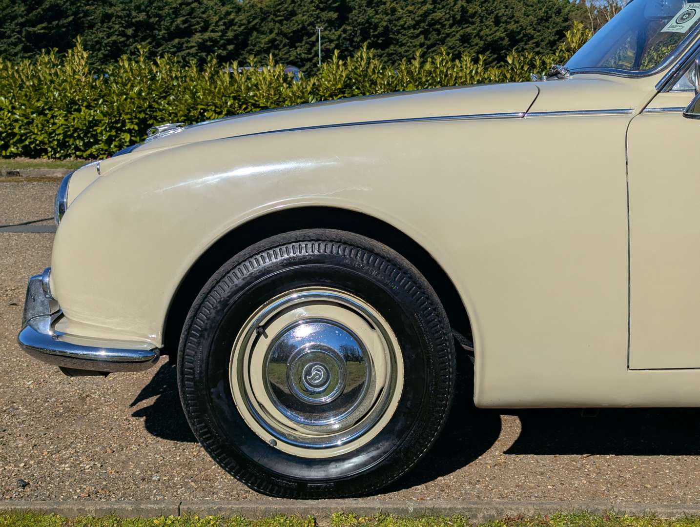 <p>1968 DAIMLER V8 250</p>