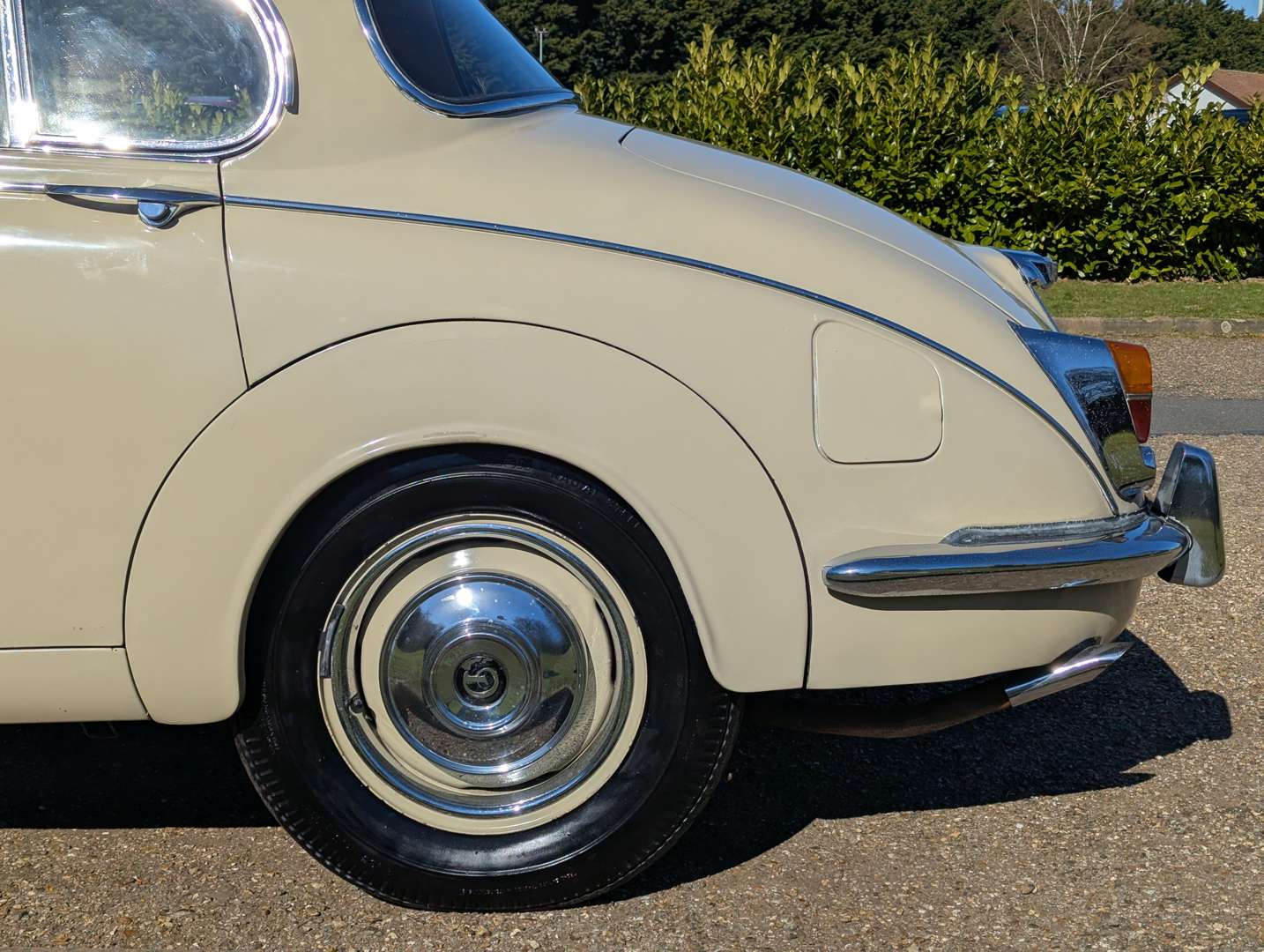 <p>1968 DAIMLER V8 250</p>