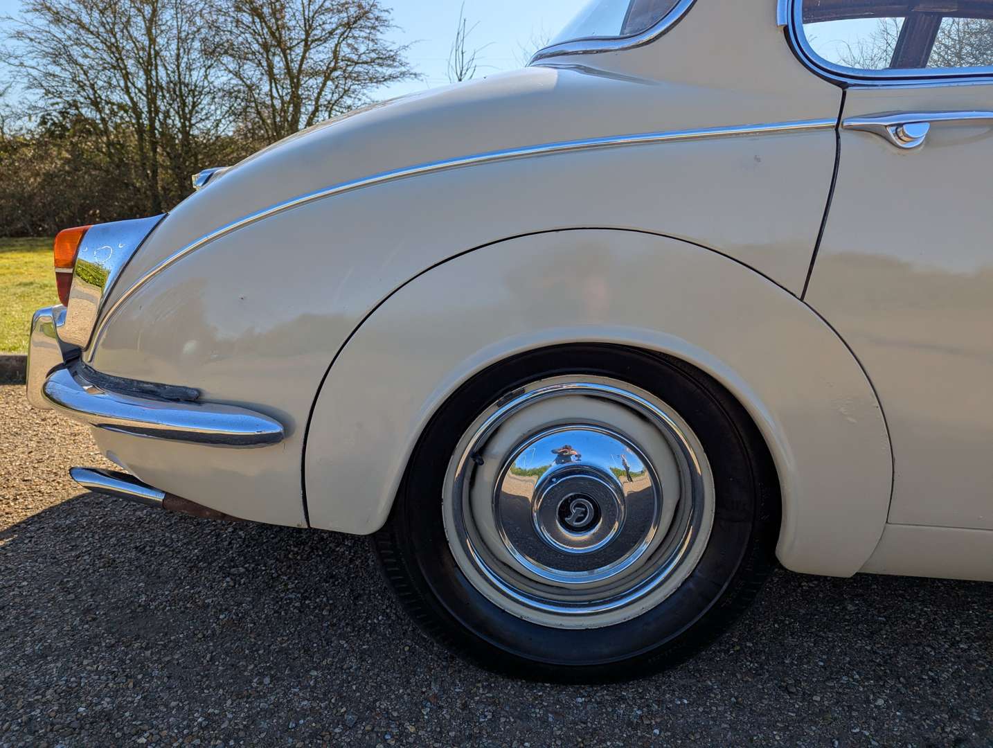 <p>1968 DAIMLER V8 250</p>