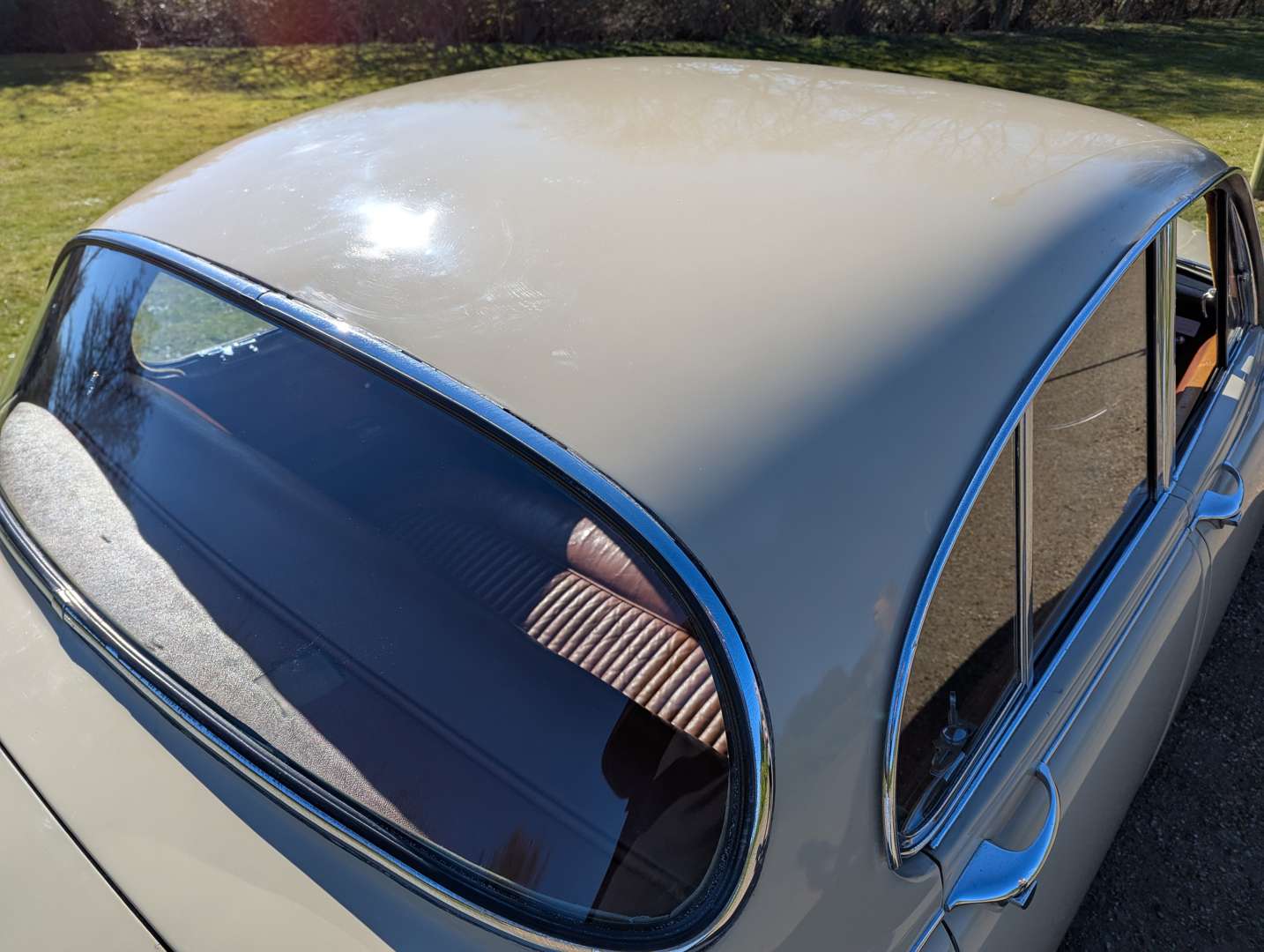 <p>1968 DAIMLER V8 250</p>