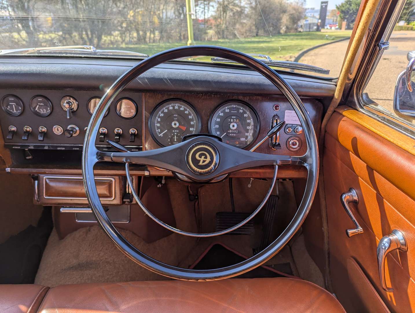 <p>1968 DAIMLER V8 250</p>