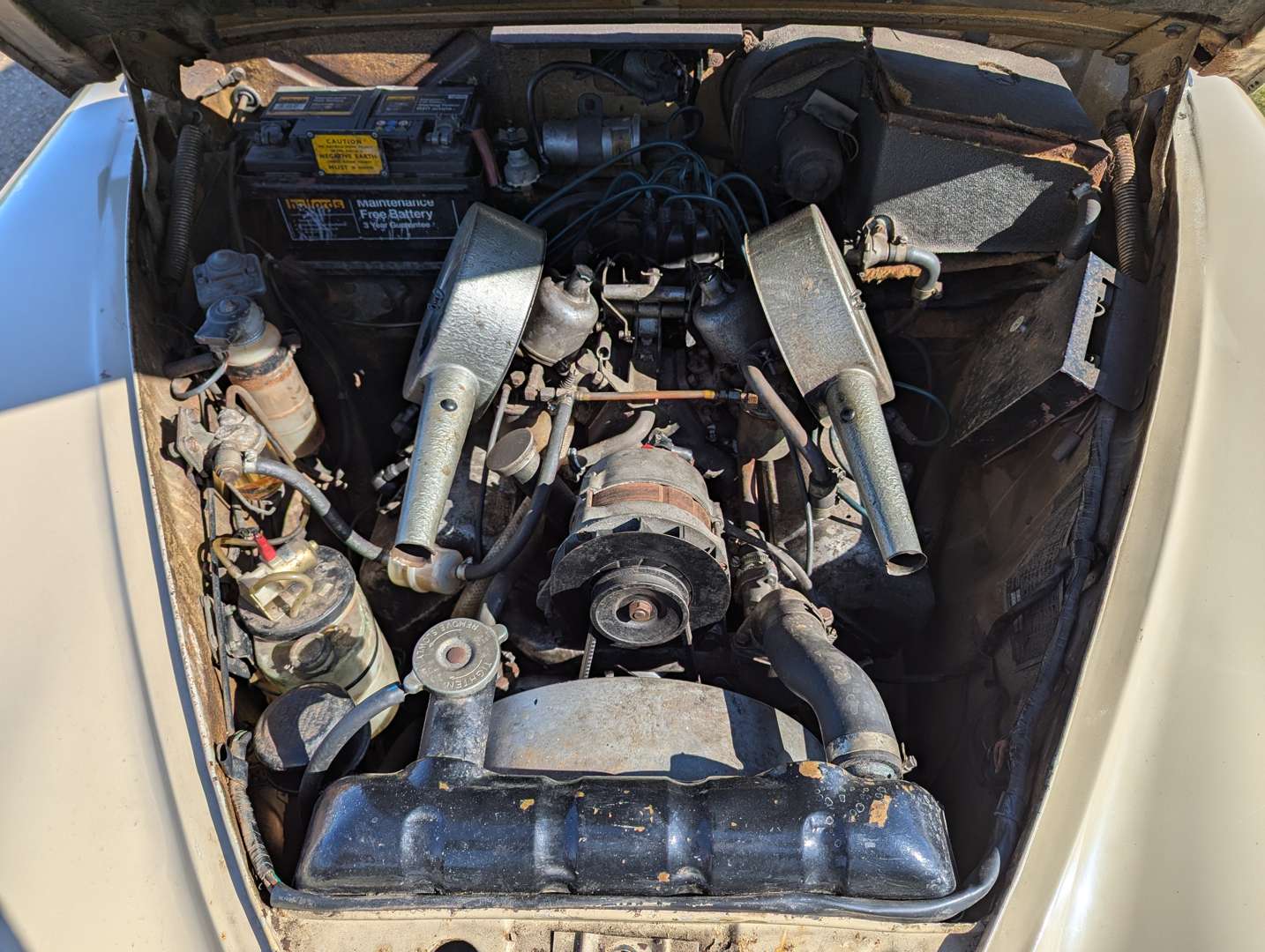 <p>1968 DAIMLER V8 250</p>