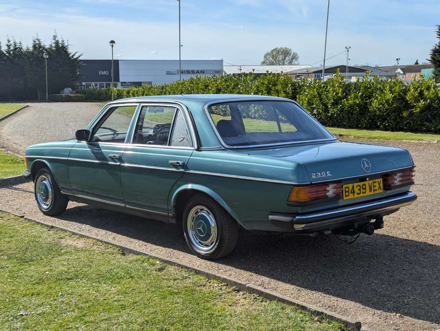 <p>1985 MERCEDES W123 230E&nbsp;</p>