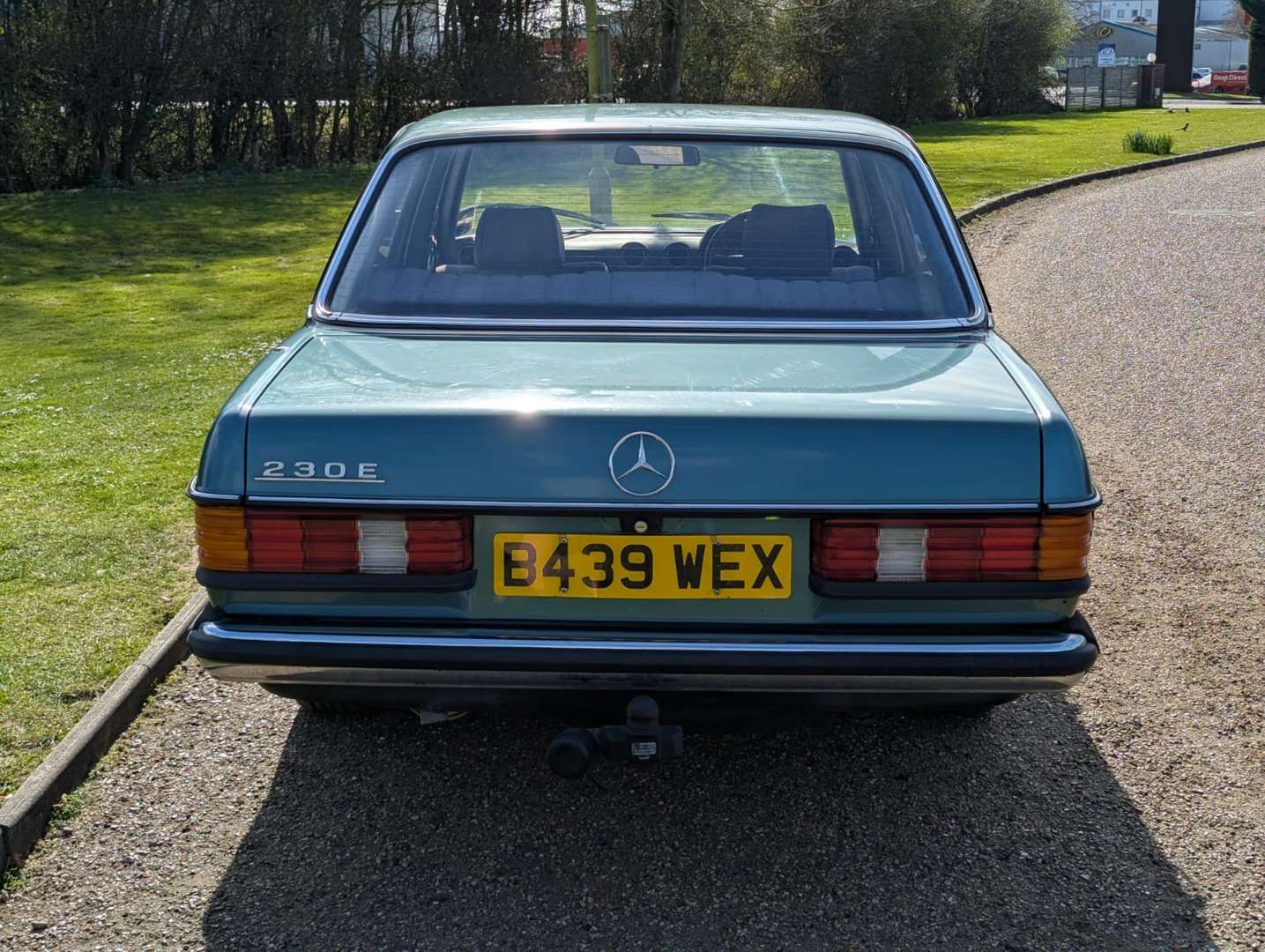 <p>1985 MERCEDES W123 230E&nbsp;</p>