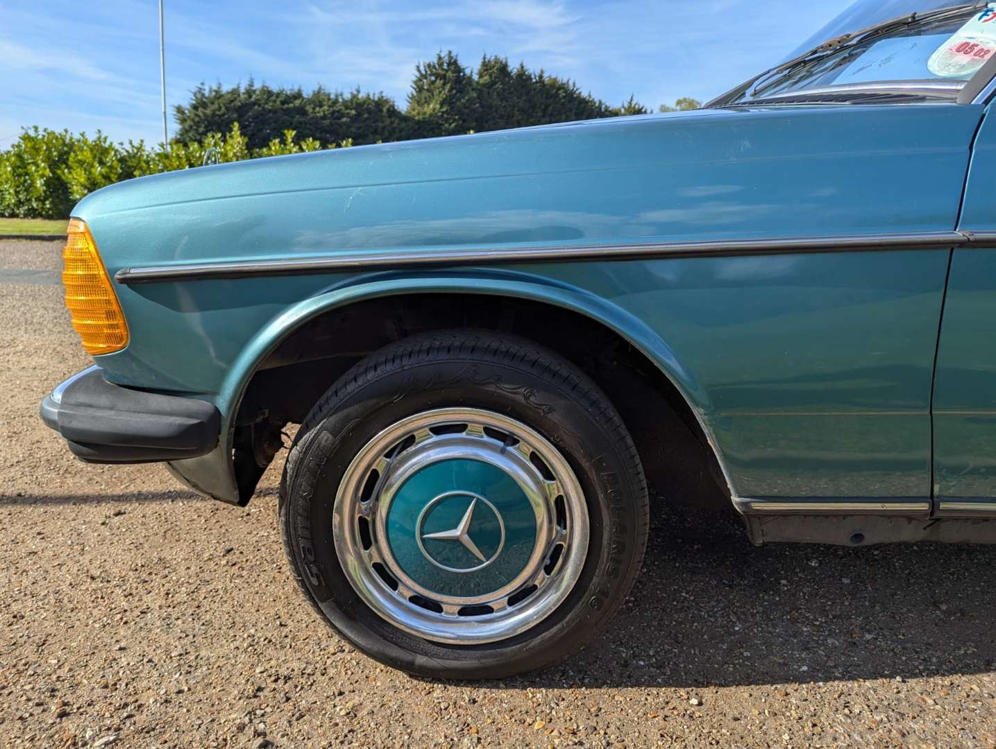 <p>1985 MERCEDES W123 230E&nbsp;</p>