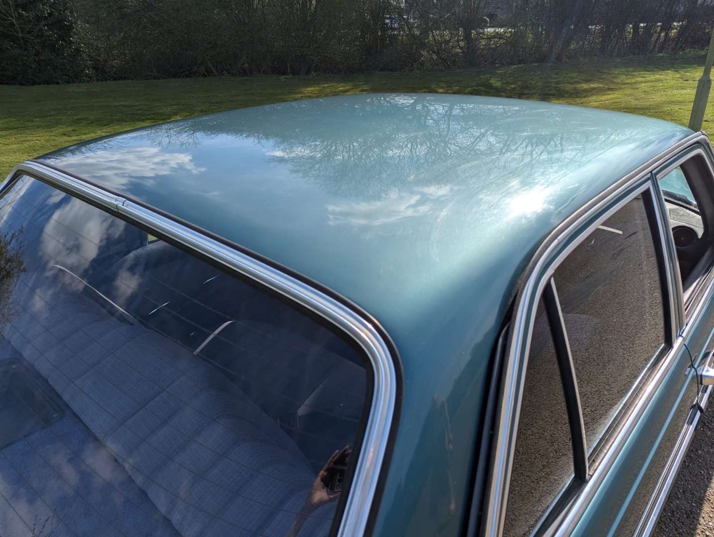 <p>1985 MERCEDES W123 230E&nbsp;</p>