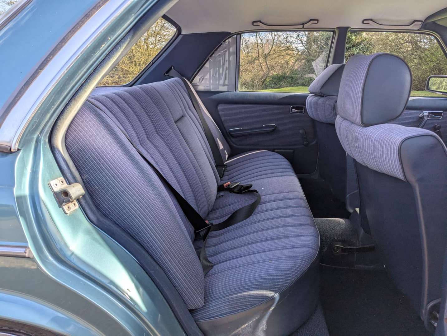 <p>1985 MERCEDES W123 230E&nbsp;</p>