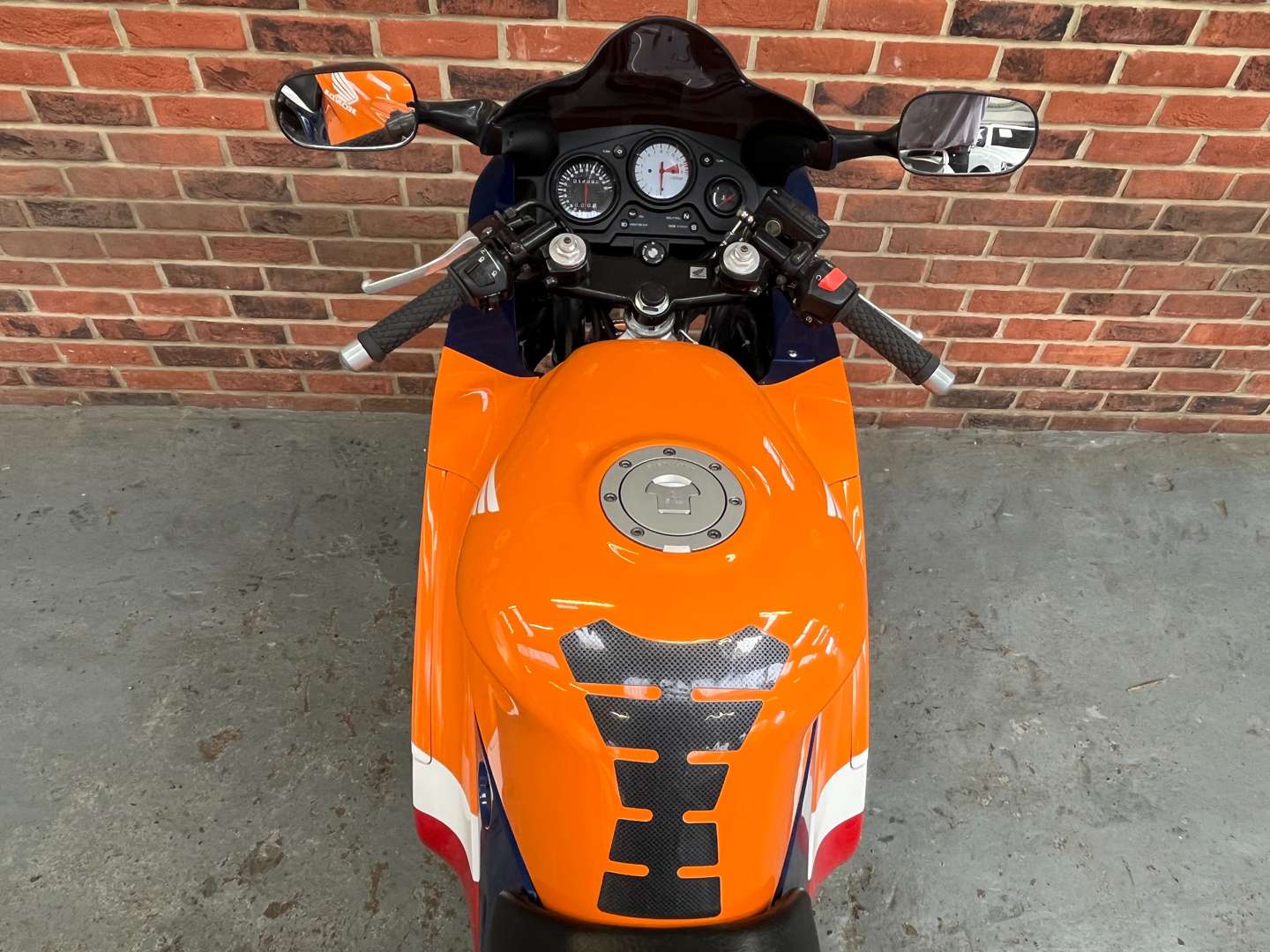 <p>1998 HONDA CBR600</p>