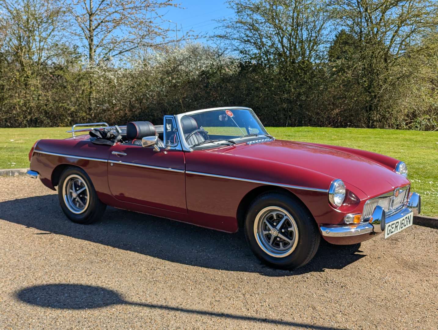 <p>1974 MG B ROADSTER</p>