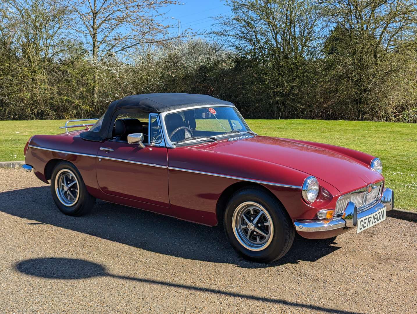 <p>1974 MG B ROADSTER</p>