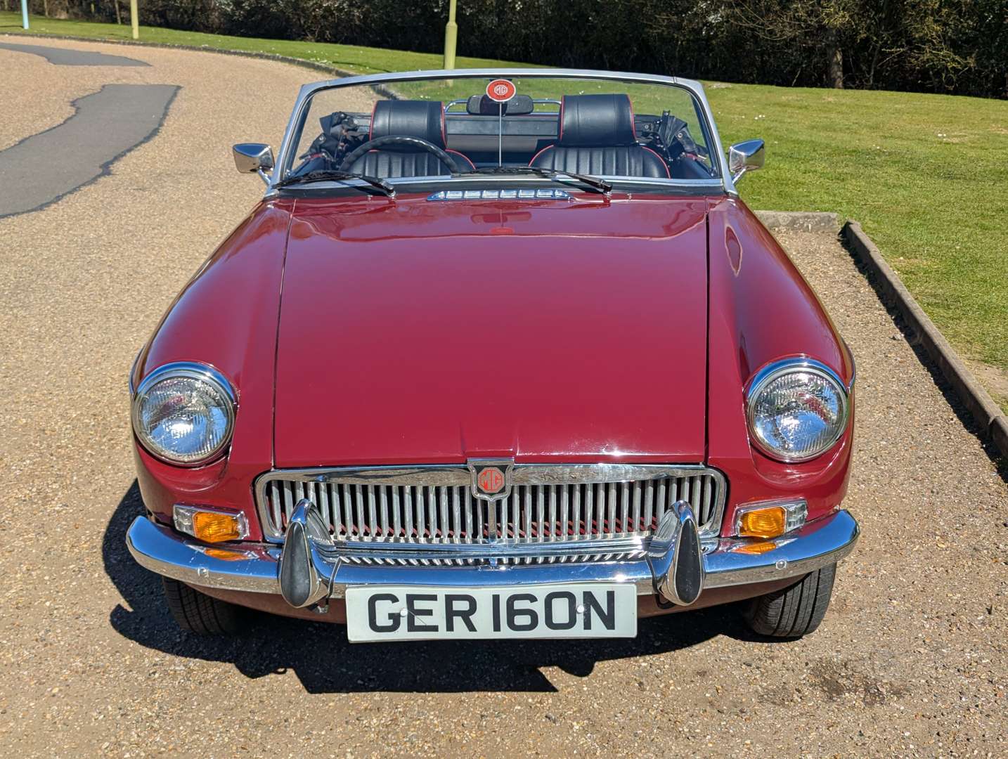 <p>1974 MG B ROADSTER</p>