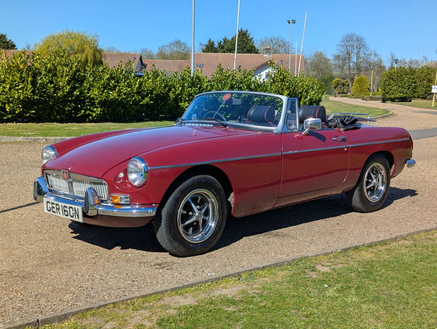 <p>1974 MG B ROADSTER</p>