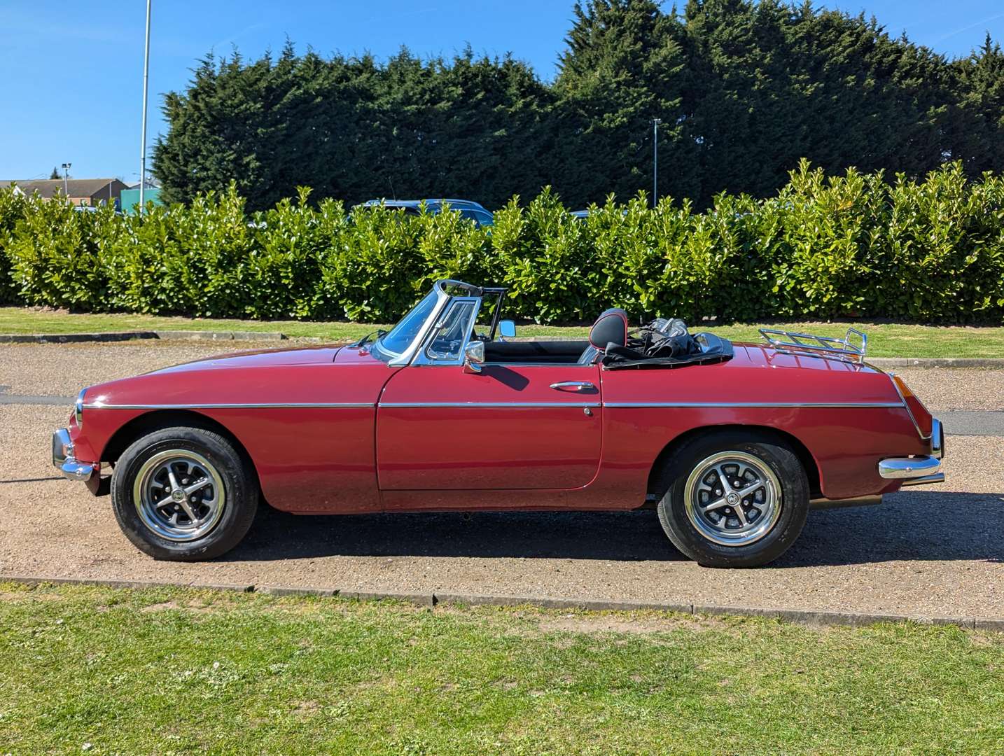 <p>1974 MG B ROADSTER</p>