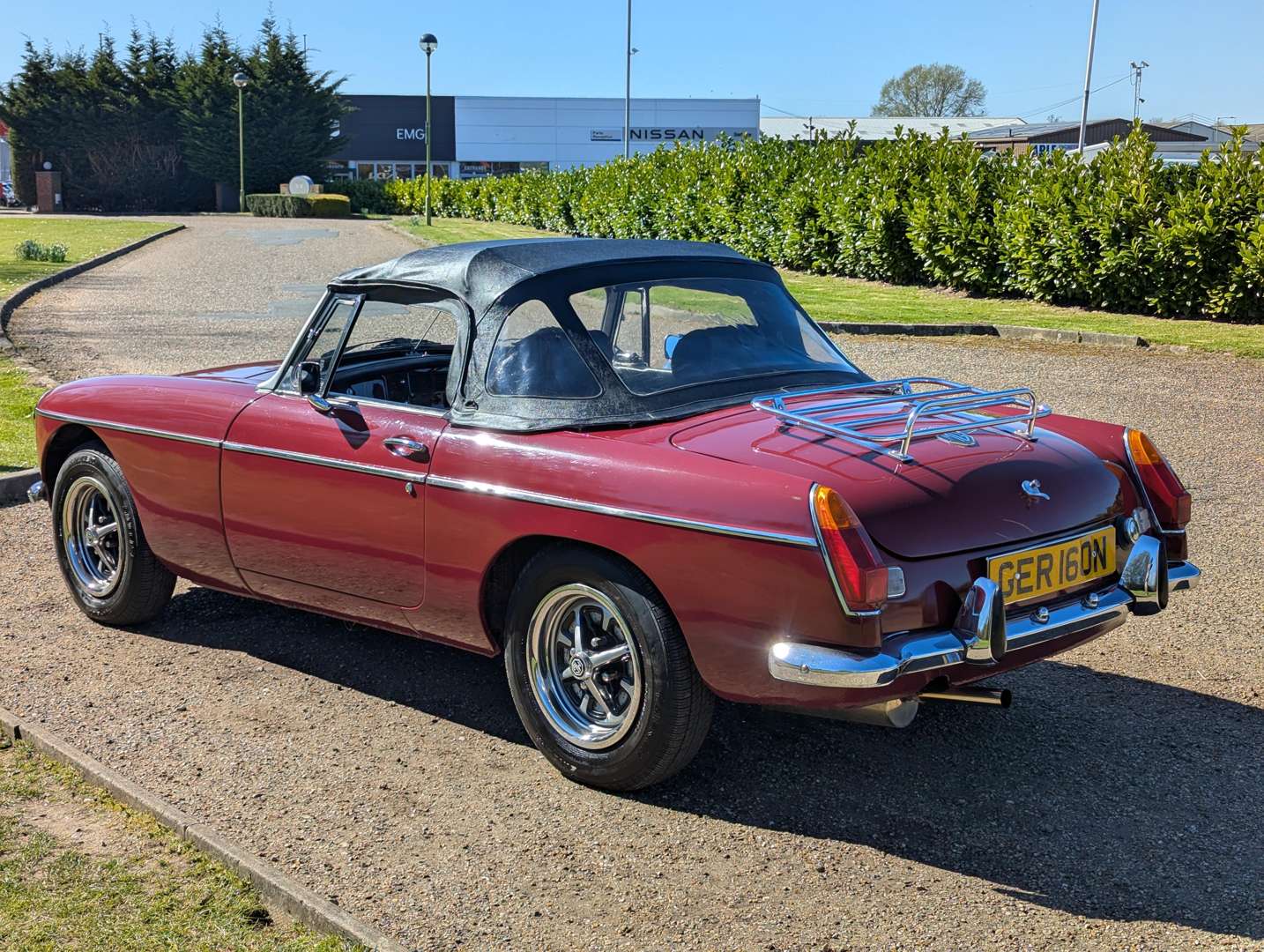 <p>1974 MG B ROADSTER</p>