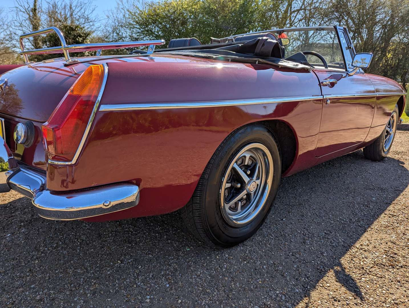 <p>1974 MG B ROADSTER</p>