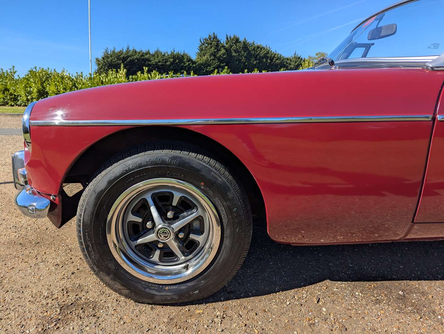 <p>1974 MG B ROADSTER</p>
