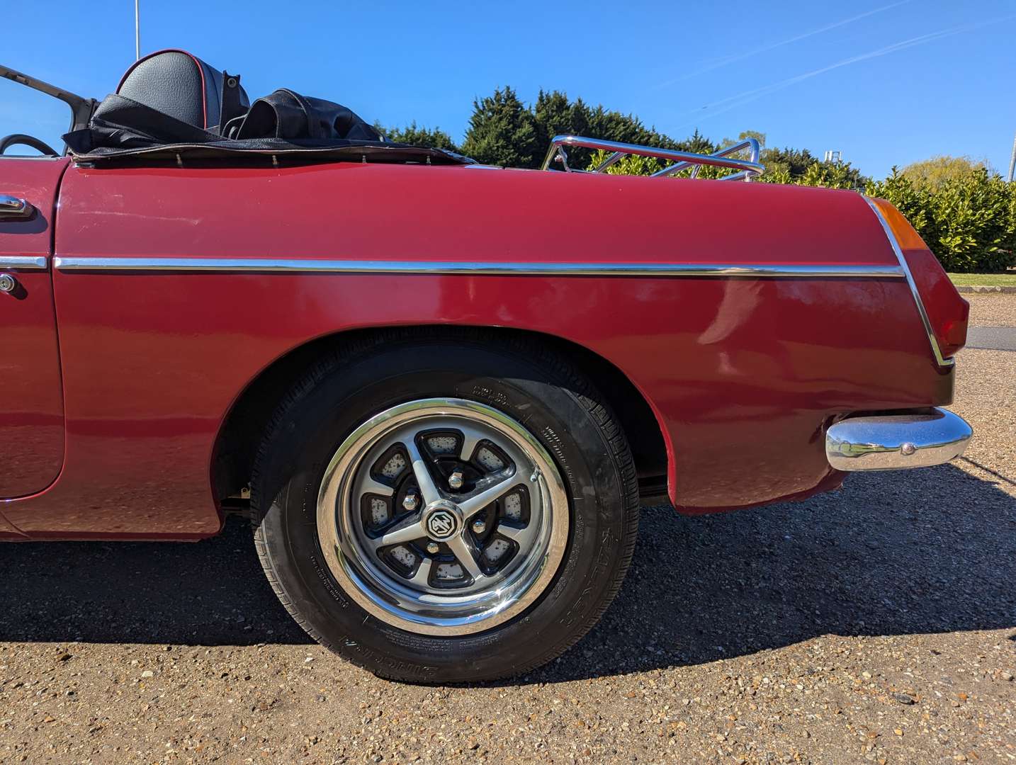 <p>1974 MG B ROADSTER</p>