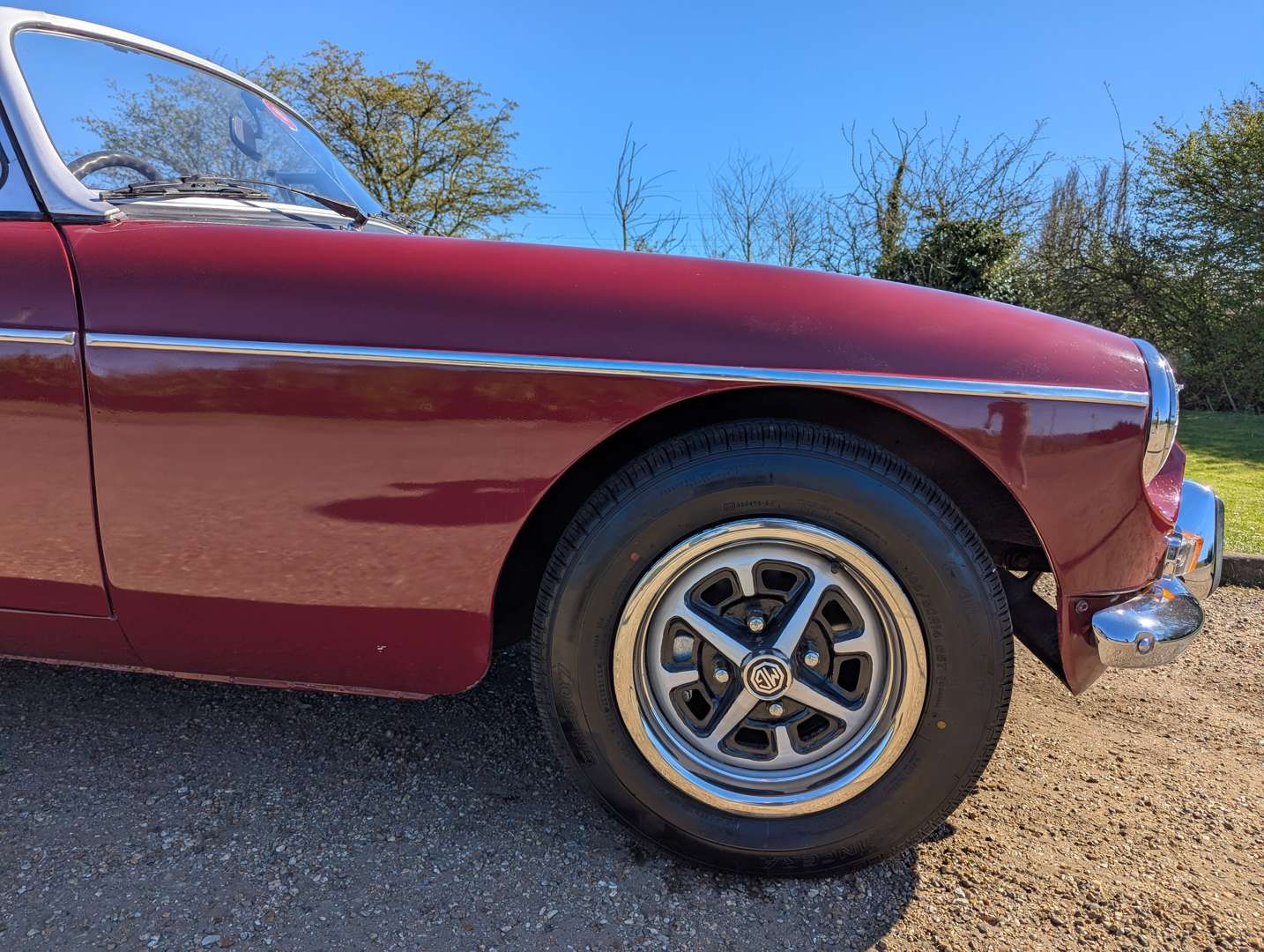 <p>1974 MG B ROADSTER</p>