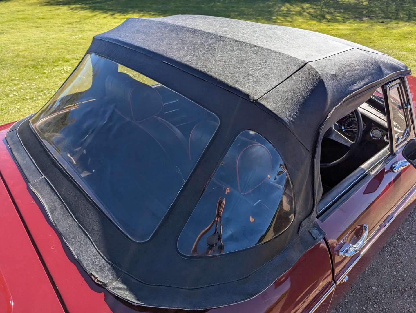 <p>1974 MG B ROADSTER</p>