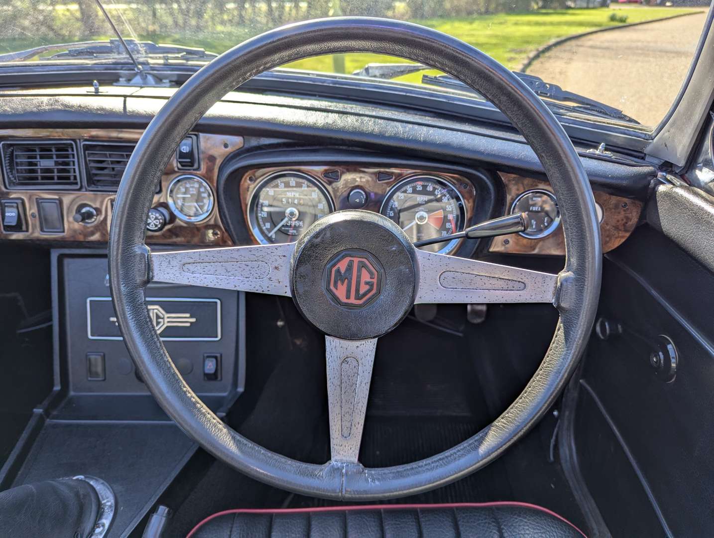 <p>1974 MG B ROADSTER</p>