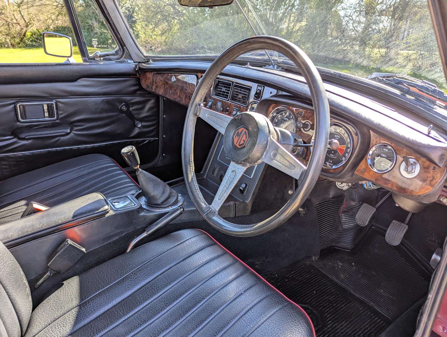 <p>1974 MG B ROADSTER</p>