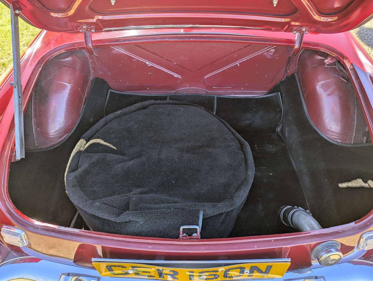 <p>1974 MG B ROADSTER</p>