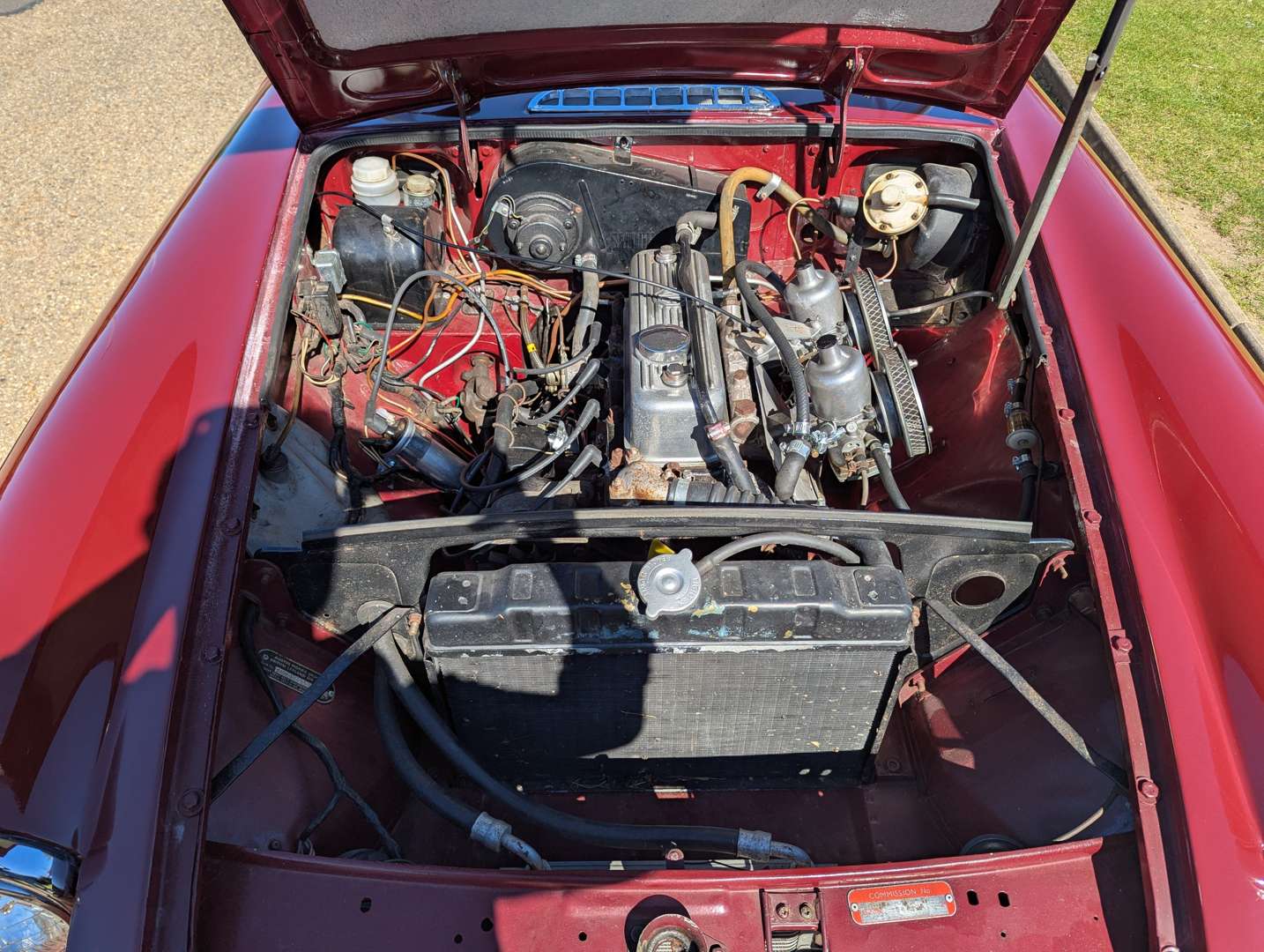 <p>1974 MG B ROADSTER</p>
