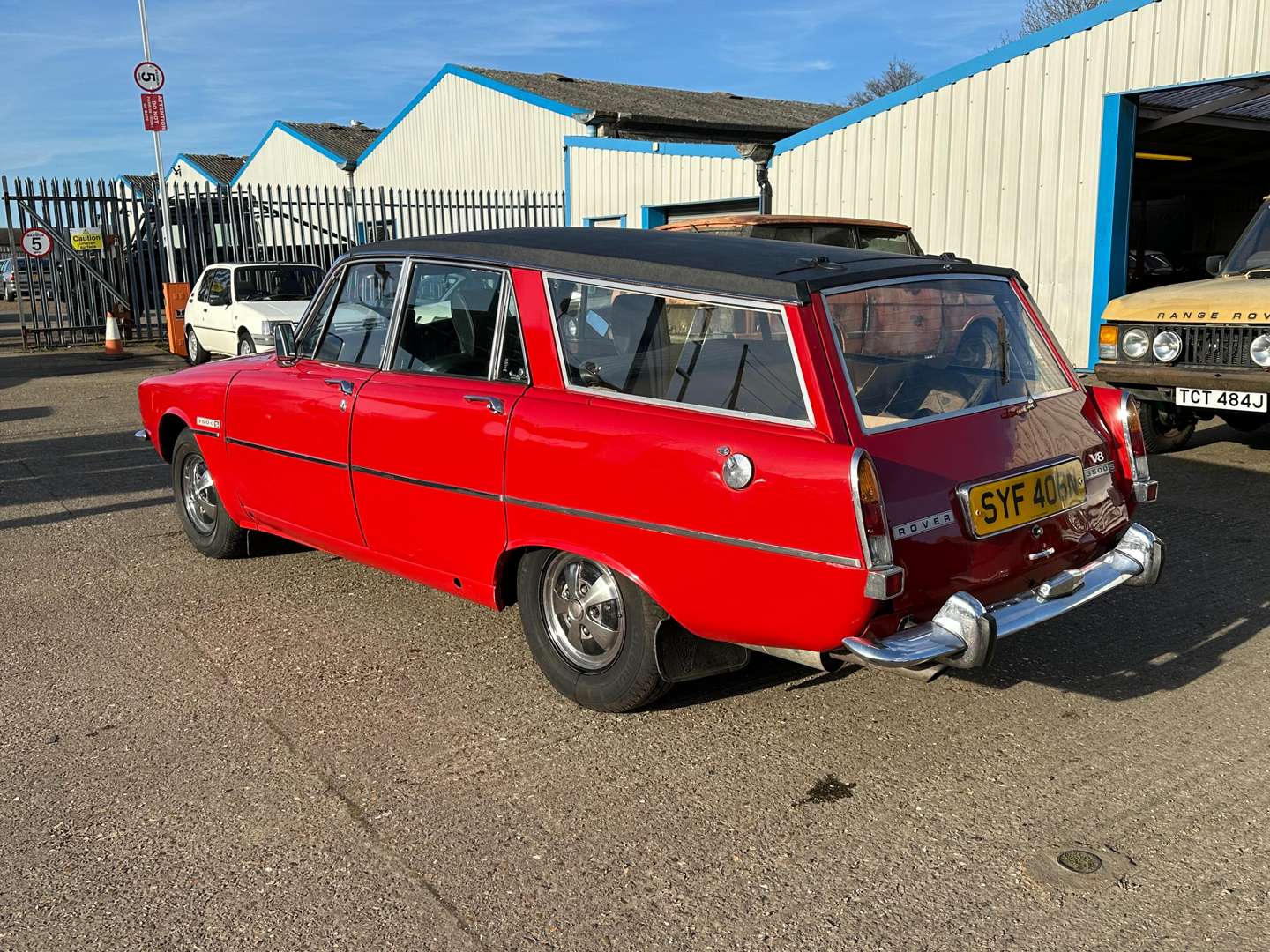 <p>1974 ROVER P6 3500S ESTATE</p>