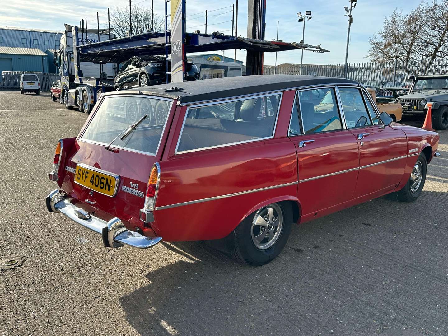 <p>1974 ROVER P6 3500S ESTATE</p>