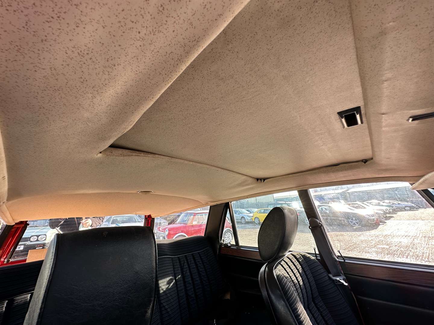<p>1974 ROVER P6 3500S ESTATE</p>