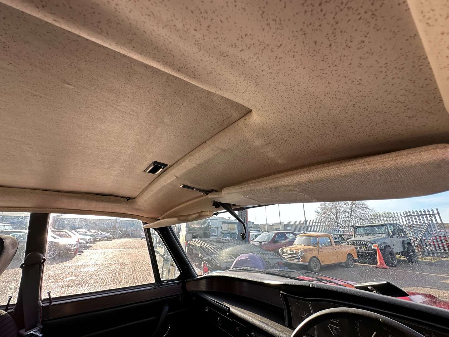 <p>1974 ROVER P6 3500S ESTATE</p>