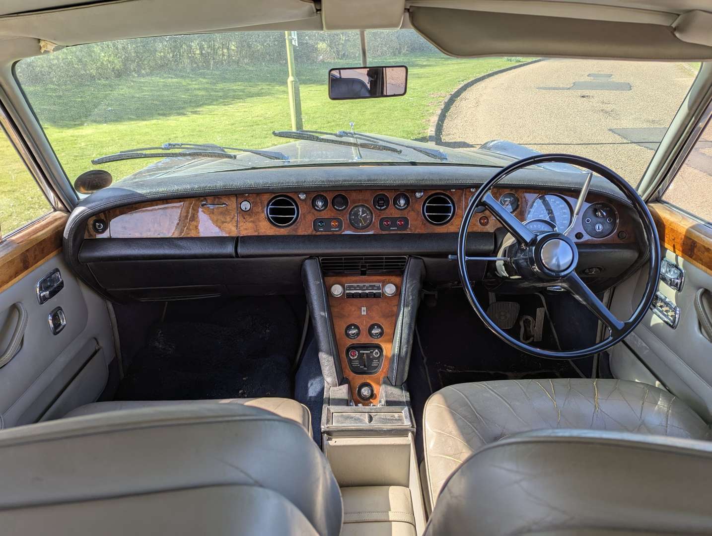 <p>1970 BENTLEY T1</p>