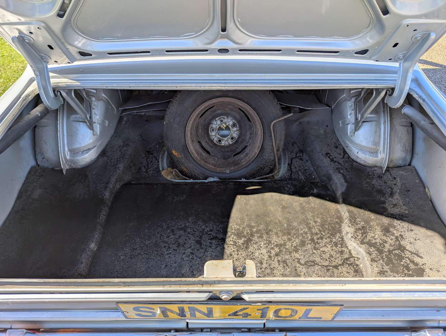 <p>1973 FORD TAUNUS 17M</p>