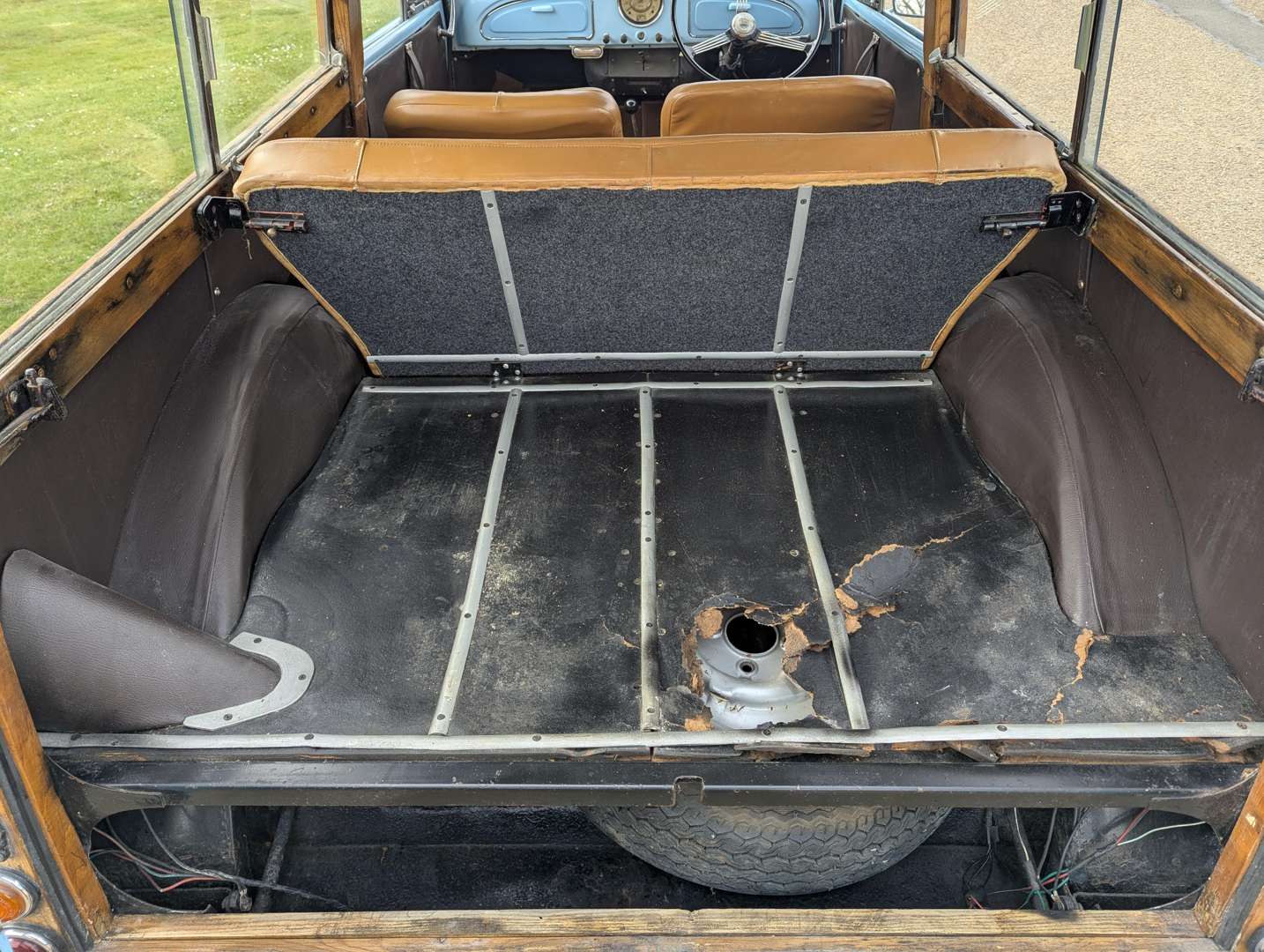 <p>1959 MORRIS MINOR TRAVELLER</p>