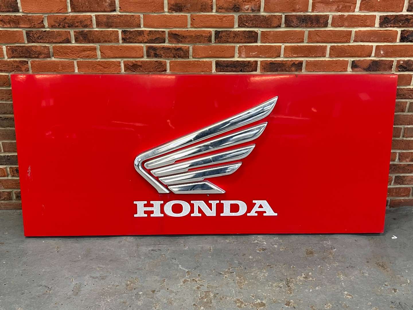 <p>Honda Dealership Sign</p>