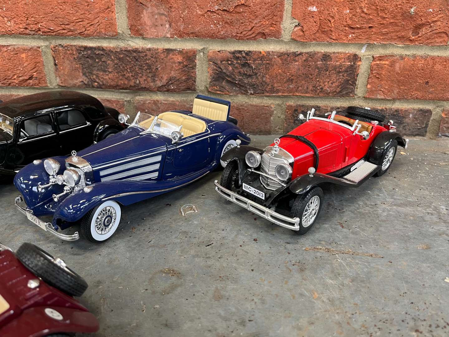 <p>Six Maisto and Burago Model Cars</p>