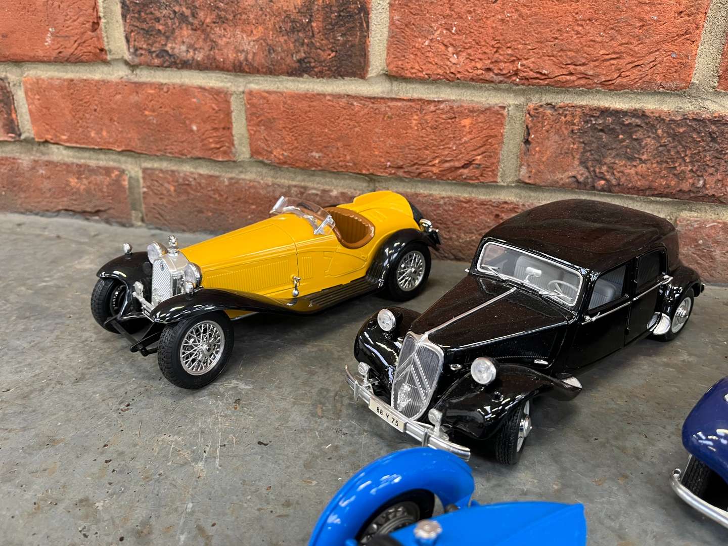 <p>Six Maisto and Burago Model Cars</p>
