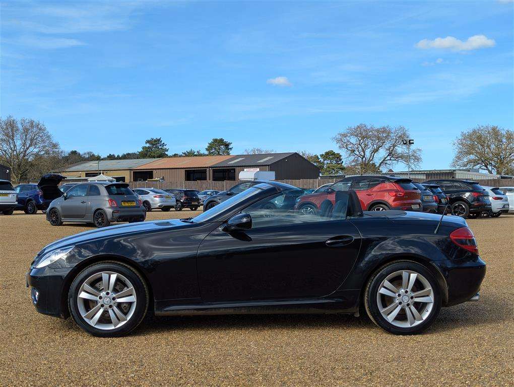 <p>2011 MERCEDES SLK 350 AUTO</p>