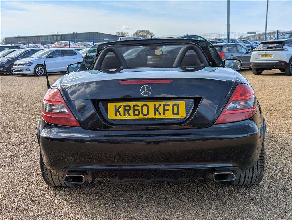 <p>2011 MERCEDES SLK 350 AUTO</p>