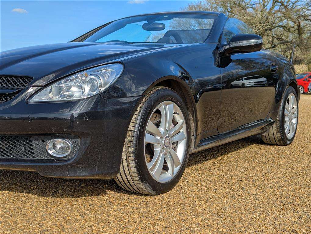 <p>2011 MERCEDES SLK 350 AUTO</p>