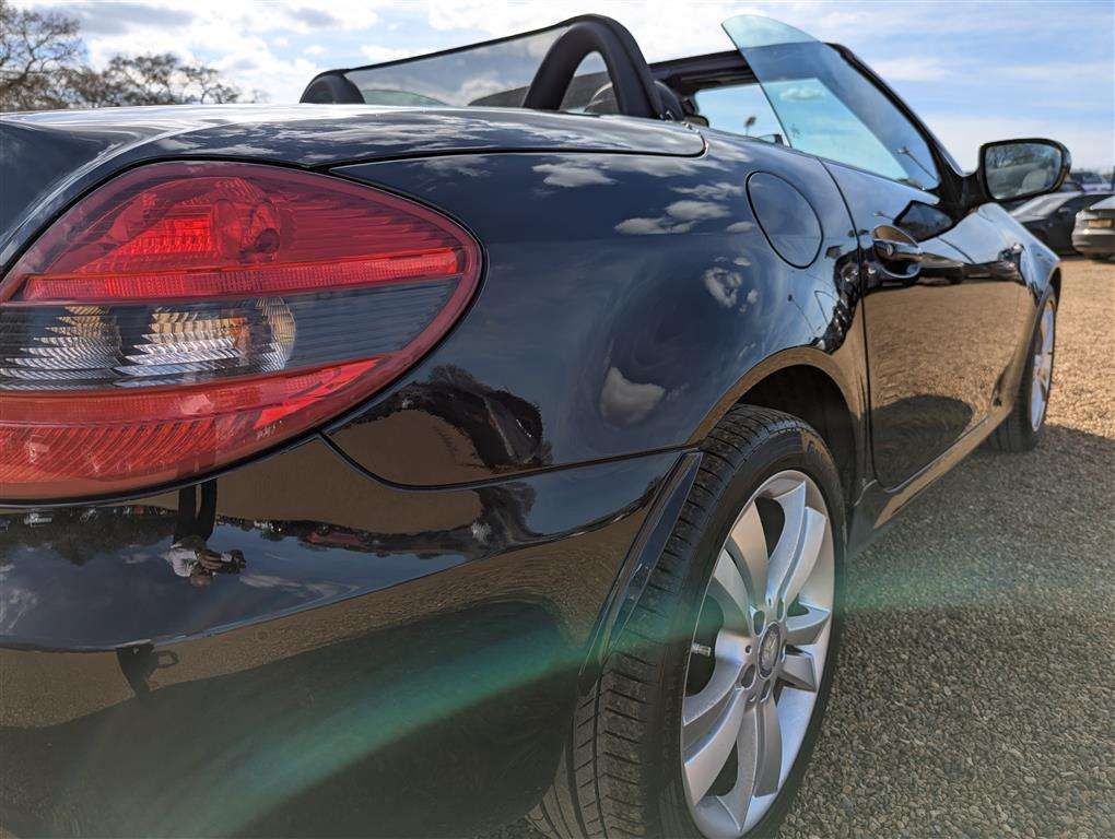 <p>2011 MERCEDES SLK 350 AUTO</p>