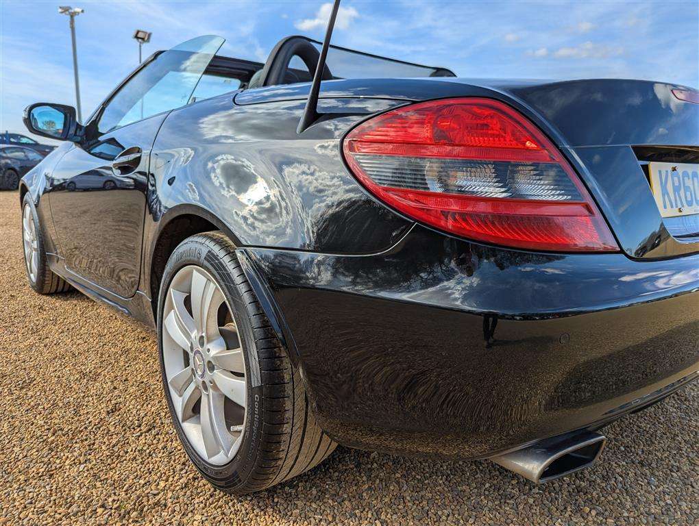 <p>2011 MERCEDES SLK 350 AUTO</p>