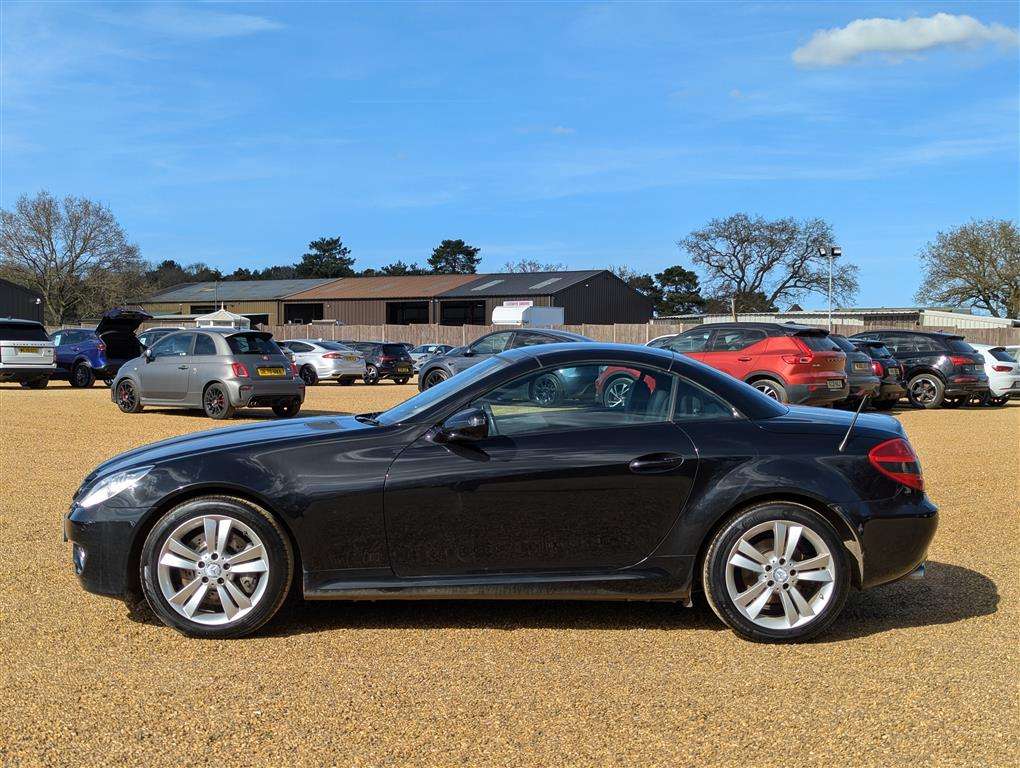 <p>2011 MERCEDES SLK 350 AUTO</p>