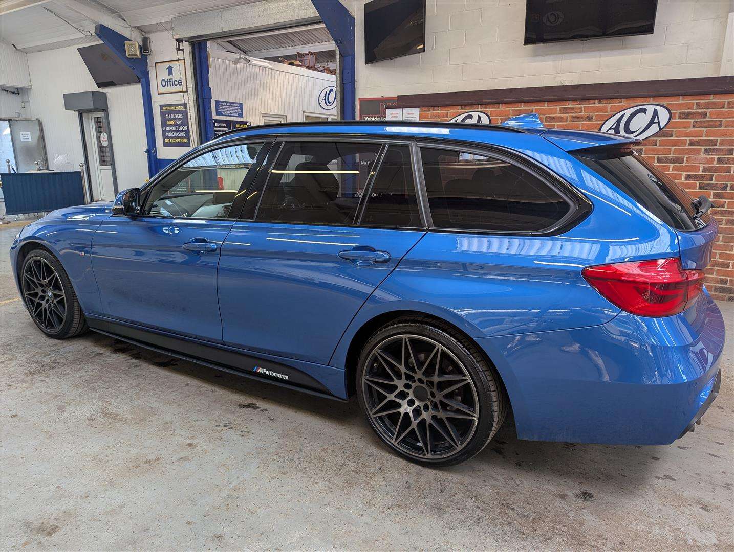<p>2017 BMW 320D M SPORT AUTO</p>